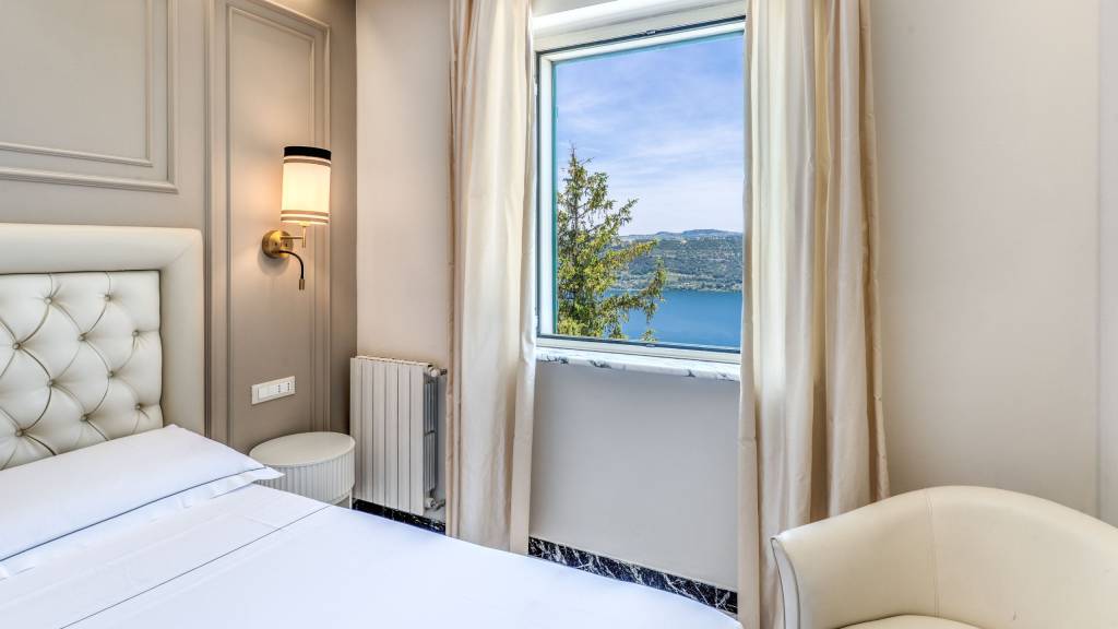 Hotel-Castel-Vecchio-Castel-Gandolfo-Camera-vista-Lago-foto-2025-025