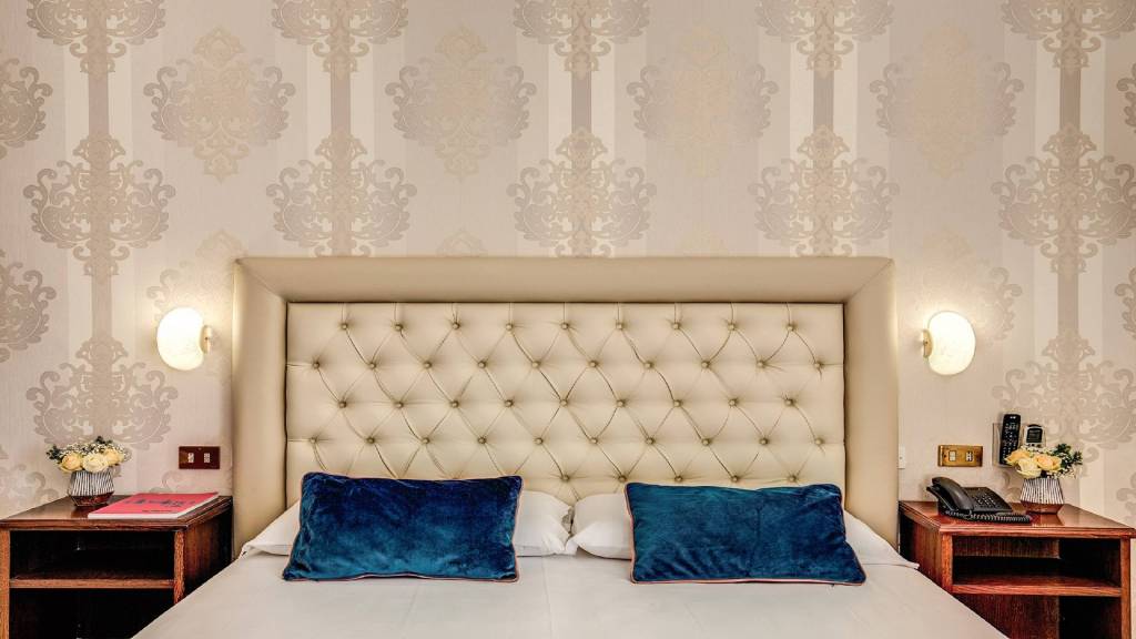 Hotel-Castel-Vecchio-Photo-Double-Bed-new