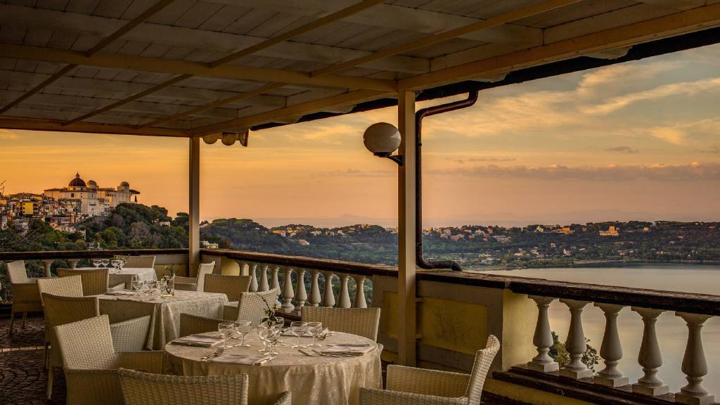 Hotel-Castel-Vecchio-Foto-Terrazza-Tramonto-Lago-Albano