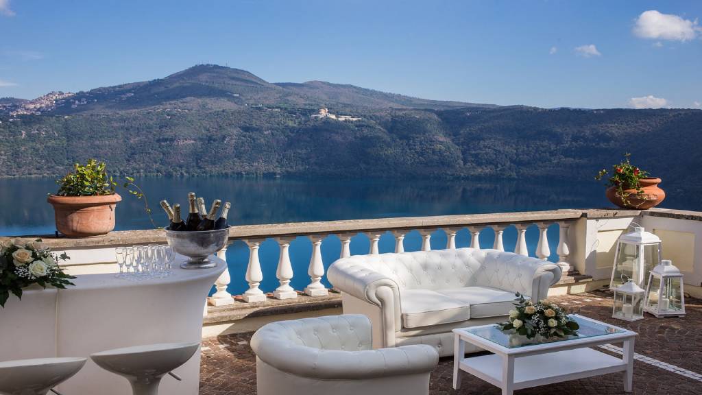 Hotel-Castel-Vecchio-Terrace-Lake-Castel-Gandolfo