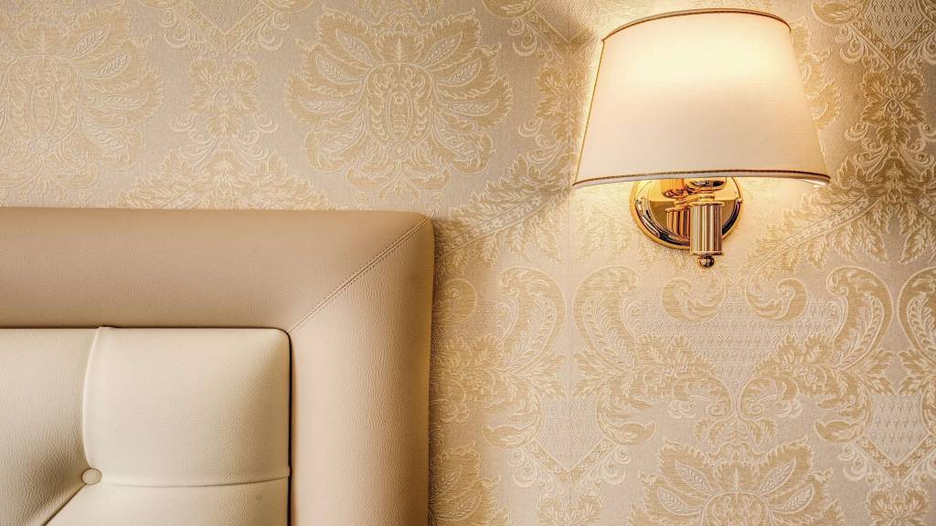 Hotel-Castel-Vecchio-Testata-Letto-Lampada-grande-a-Muro-new