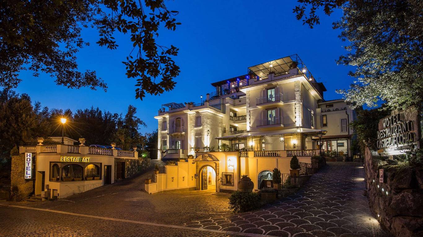 Hotel-Castel-Vecchio-Castel-Gandolfo-Exterior-Hotel-Bianco-Sera-new