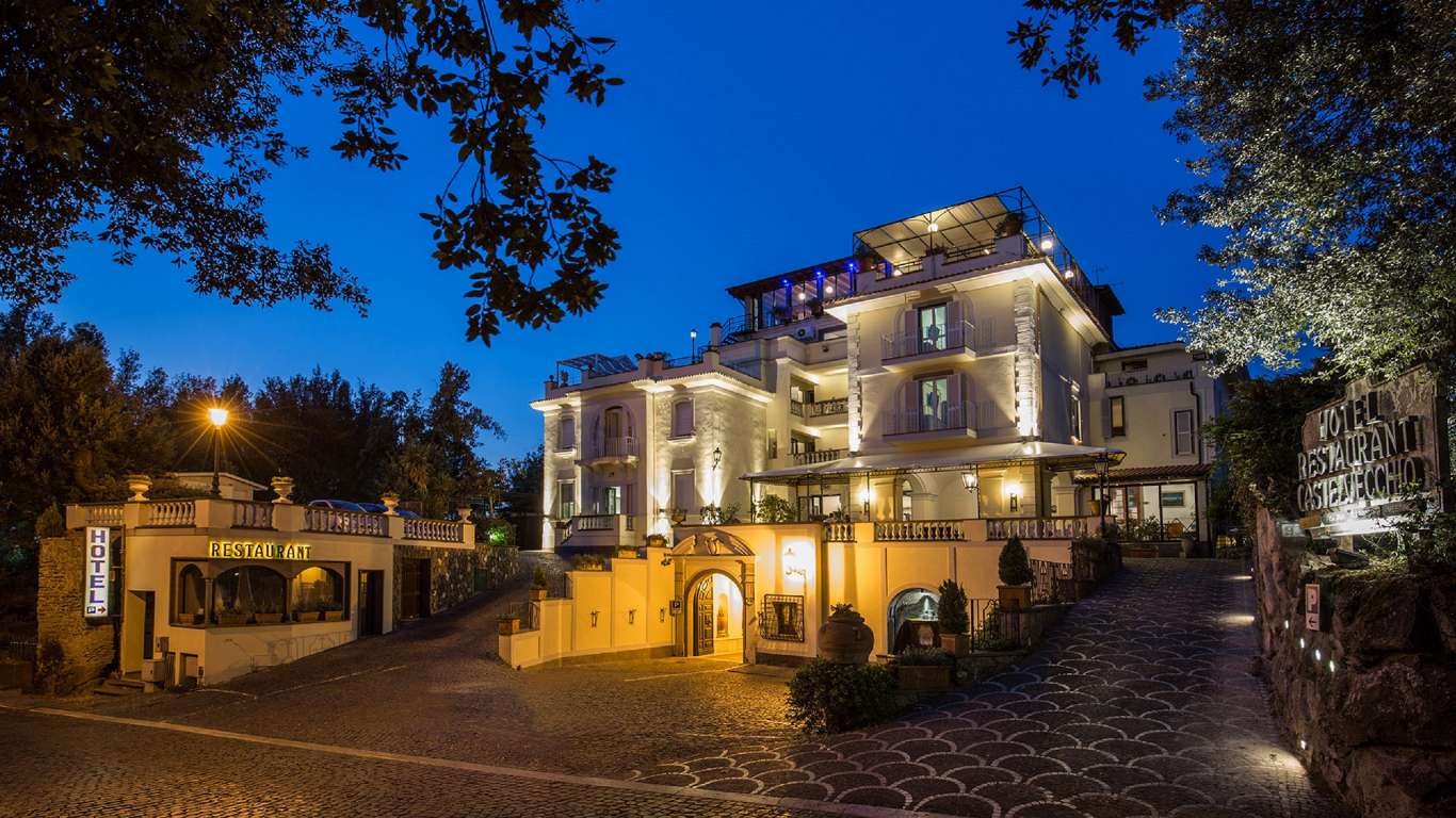 Hotel-Castel-Vecchio-Castel-Gandolfo-External-night