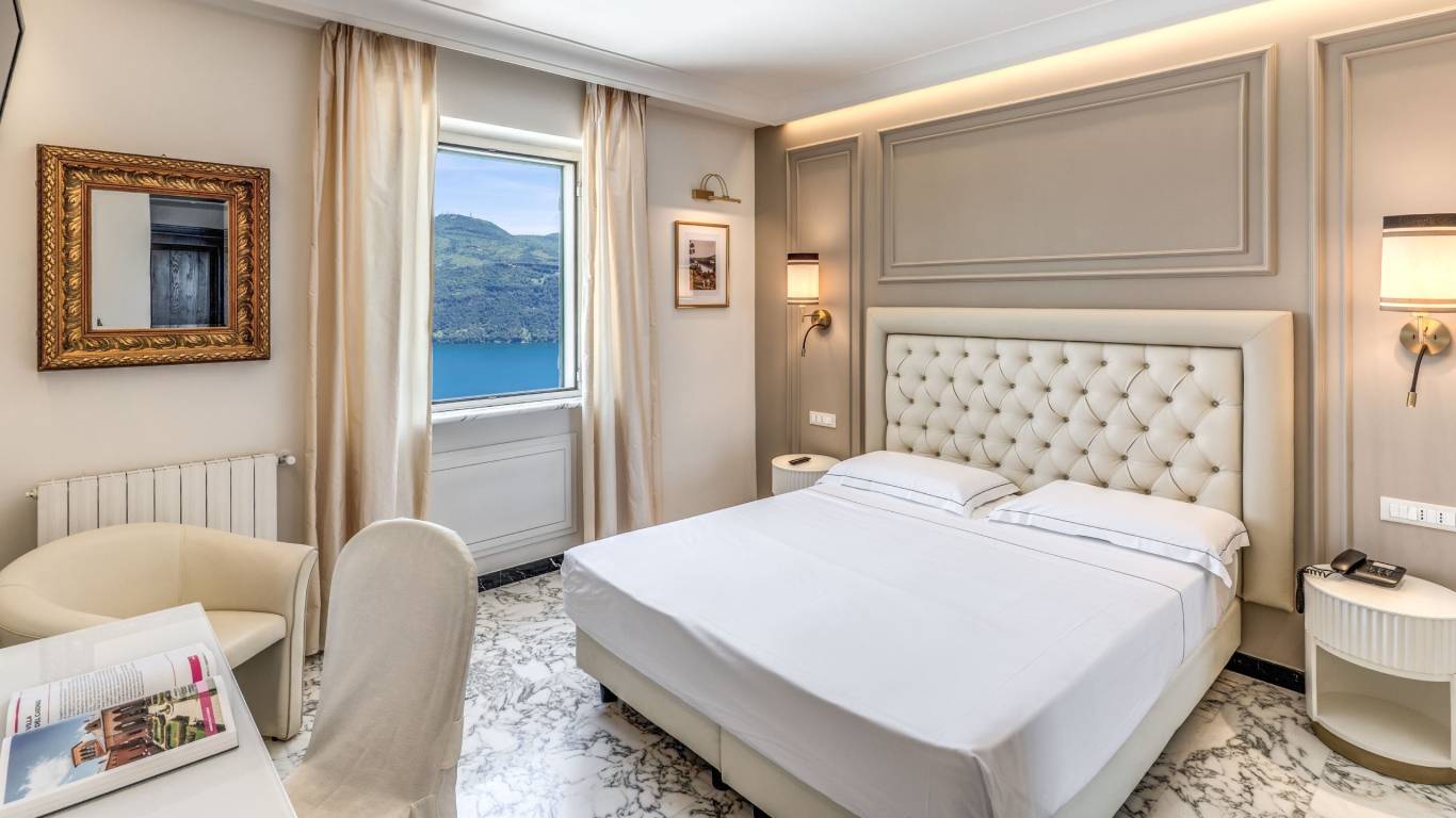 Hotel-Castel-Vecchio-Castel-Gandolfo-Camera-vista-Lago-foto-2025-033