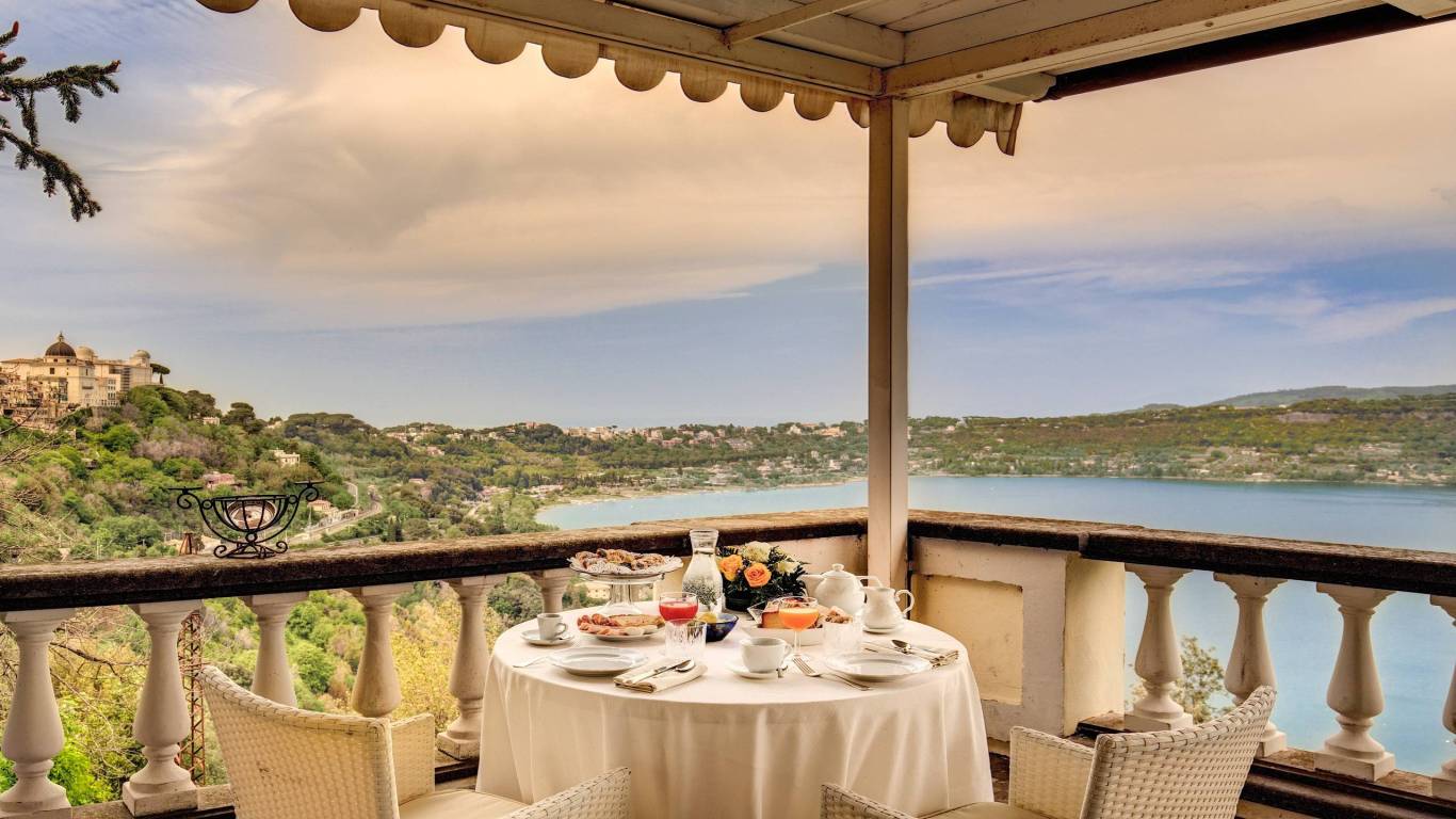 Hotel-CastelVecchio-castel-gandolfo-Colazione-Terrazza-new2