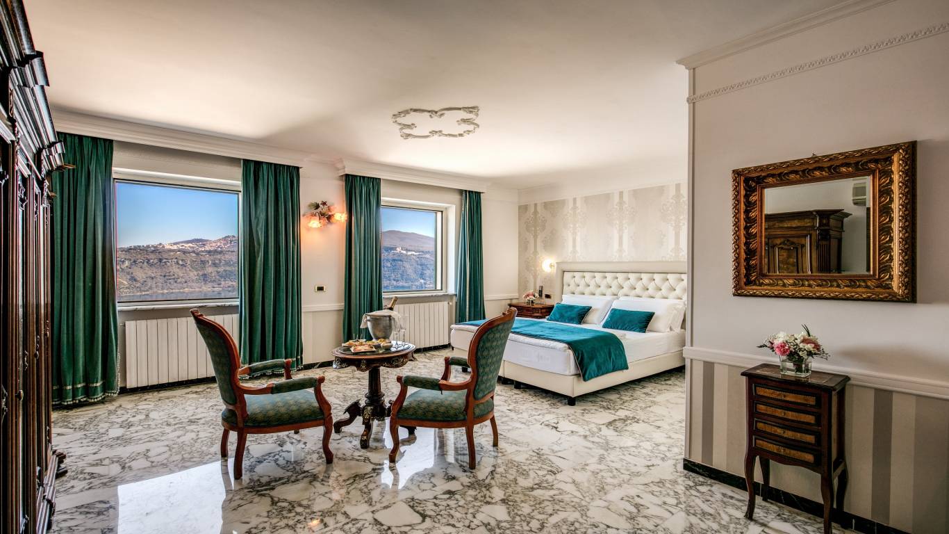 Hotel-Castel-Vecchio-Lake-Albano-Lake-of-Castel-Gandolfo-Junior-Suite-Lago1