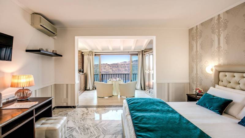 Hotel-Castel-Vecchio-Lake-Albano-Lake-Castel-Gandolfo-Room-Veranda-Lake2
