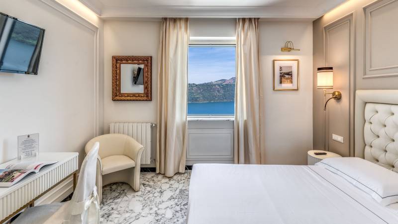 Hotel-Castel-Vecchio-Castel-Gandolfo-Camera-vista-Lago-foto-2025-032