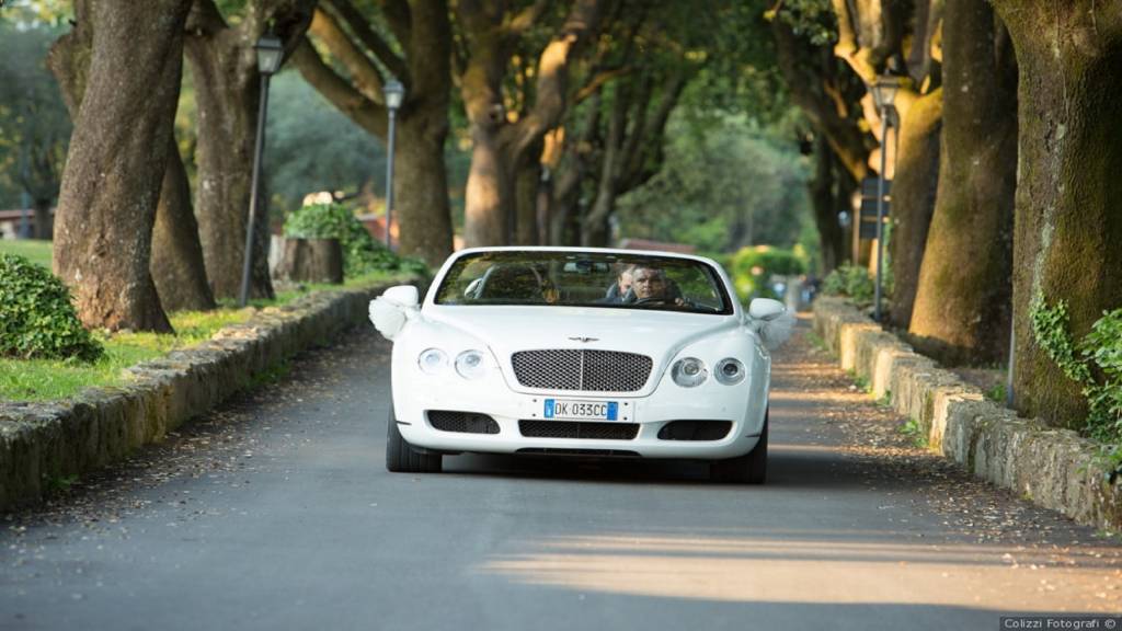 car-white-wedding-villa-del-cardinale