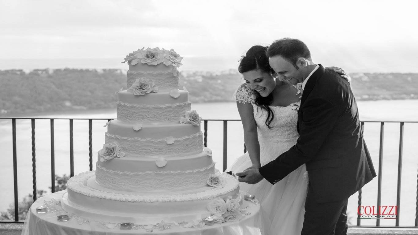 Picture-Wedding-Contest-Facebook-Cake-Lake-Albano-Villa-del-Cardinale