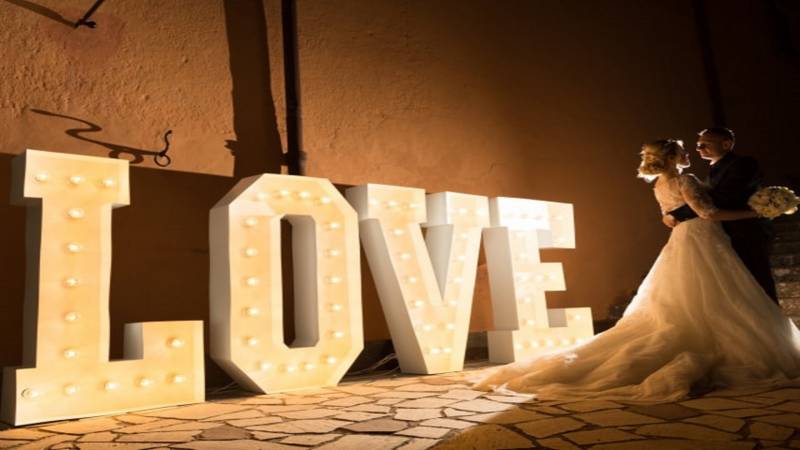 sposi-matrimonio-foto-sfondo-love-decorazione