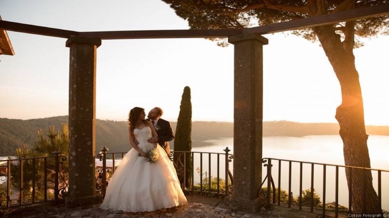 sposi-villa-del-cardinale-location-sul-lago-per-matrimonio-tramonto